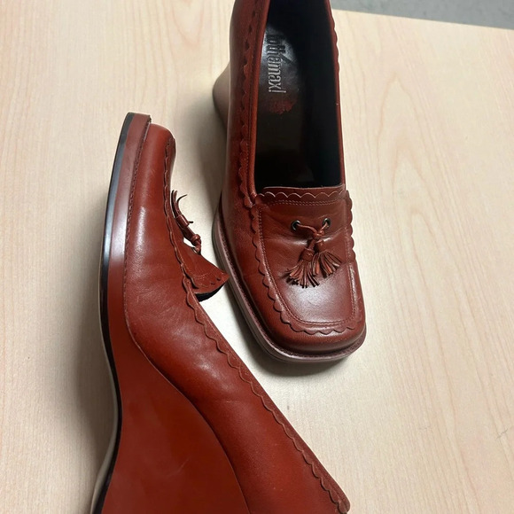 To the Max red leather platform loafers size 8 great used condition. Academia - Picture 8 of 12